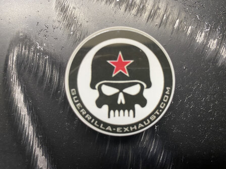Guerrilla popsocket met zwart-wit Skull logo
