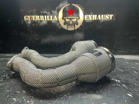 Audi RS6 C8 2019+ Guerrilla Revolution Euro-6 Catted Downpipes, EXCLUSIEF INSTALLATIE