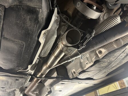 2020+ MK8 Golf R OEM akrapovic custom fit single Guerrilla Bypass, EXCLUSIEF INSTALLATIE