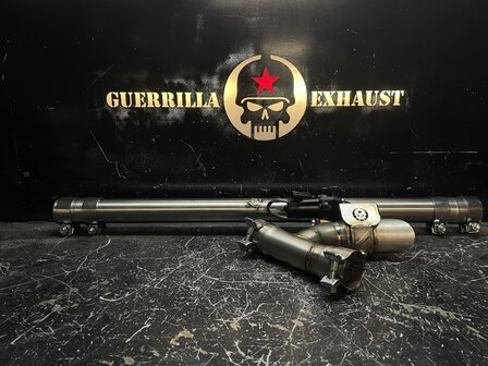 2015-2025 Renault Talisman 1.6&amp;1.8 custom fit single Guerrilla Bypass +Middendemper delete, EXCLUSIEF INSTALLATIE