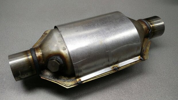 Sport/race catalytic converter, 200 CPSI, oval, with heat shield