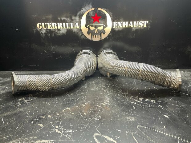 Audi RS6 C8 2019+ Guerrilla Revolution Euro-6 Catted Downpipes, EXCLUSIEF INSTALLATIE