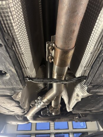 2020+ MK8 Golf R OEM akrapovic custom fit single Guerrilla Bypass, EXCLUSIEF INSTALLATIE