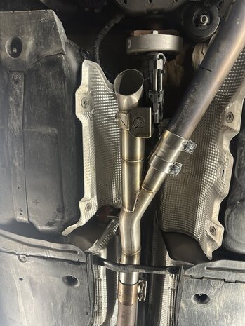 2020+ MK8 Golf R OEM akrapovic custom fit single Guerrilla Bypass, EXCLUSIEF INSTALLATIE