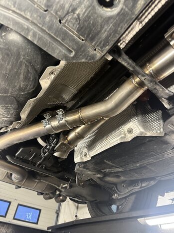 2020+ MK8 Golf R OEM akrapovic custom fit single Guerrilla Bypass, EXCLUSIEF INSTALLATIE